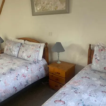 Bayview, Dunmore East, County Waterford - Sleeps 12 Persons *