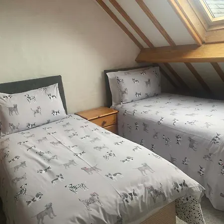 Bayview, Dunmore East, County Waterford - Sleeps 12 Persons *