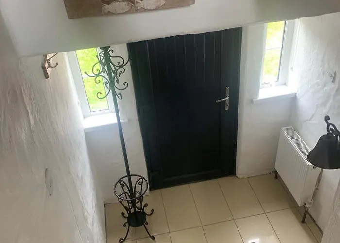 Bayview, Dunmore East, County Waterford - Sleeps 12 Persons *