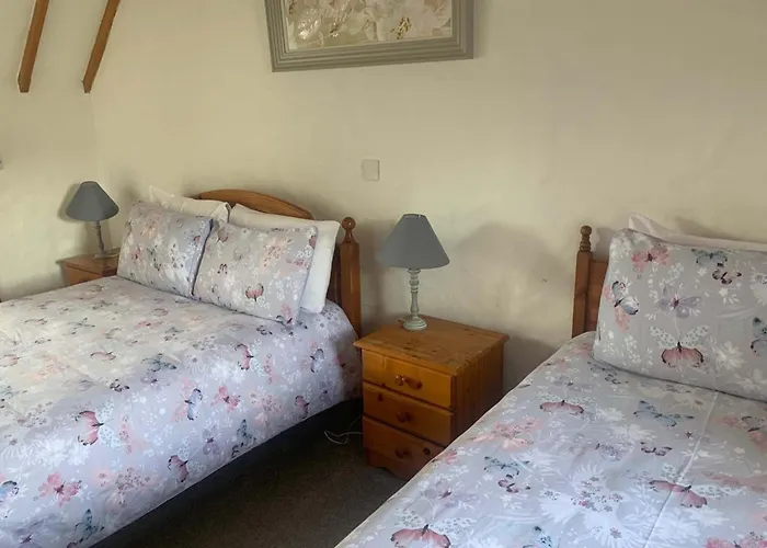 Bayview, Dunmore East, County Waterford - Sleeps 12 Persons *