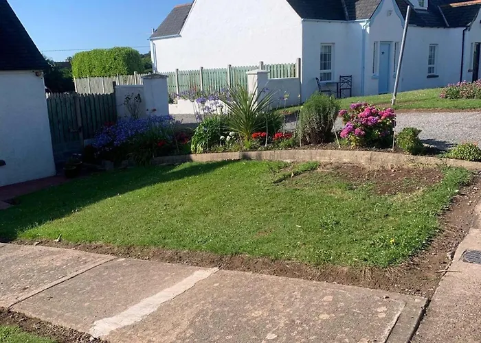 Bayview, Dunmore East, County Waterford - Sleeps 12 Persons